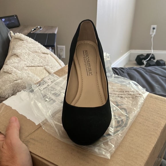 Heels. Suede - Picture 2 of 4